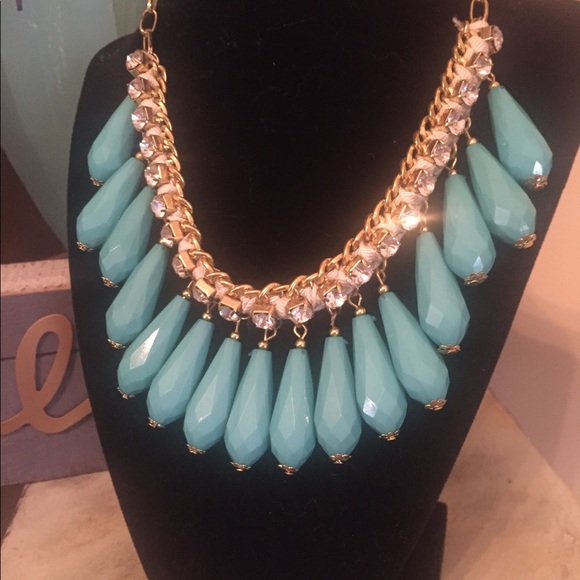 Ann Taylor Jewelry - Ann Taylor Aqua/ Teal Crystal Gold Necklace 💚